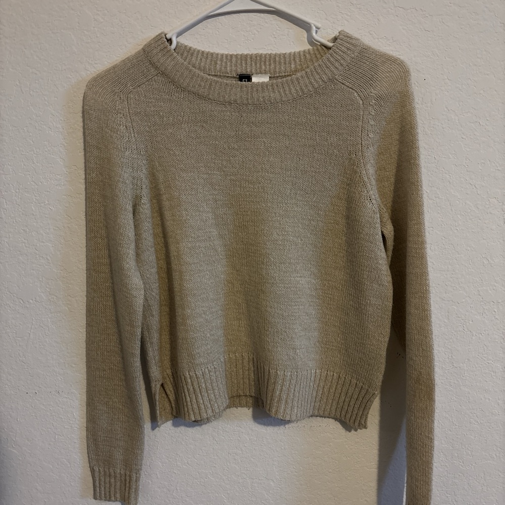 Cream cozy light sweater. Size S.